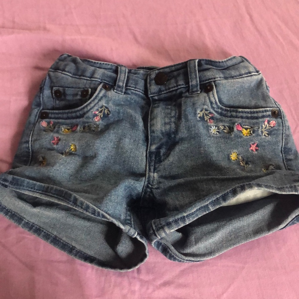 Girl’s 6 regular Levi’s shorts